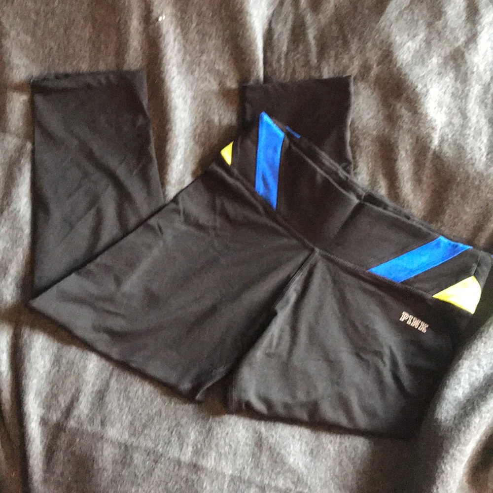 Victoria’s Secret Ultimate Yoga Black crop